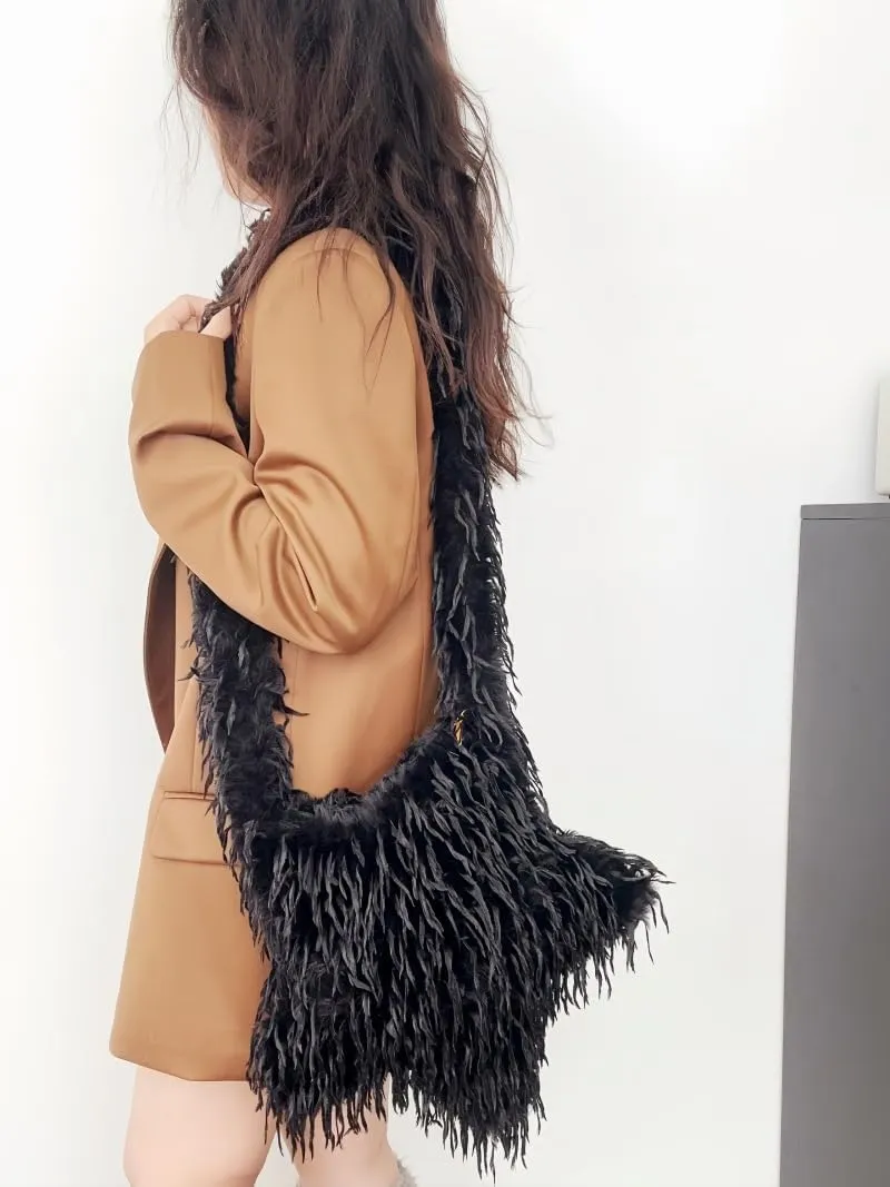 2024 New Y2K Star -shaped Bags Women's Faux Fur Fuzzy Hobo Bag Furry Crossbody Purse Grunge Bag