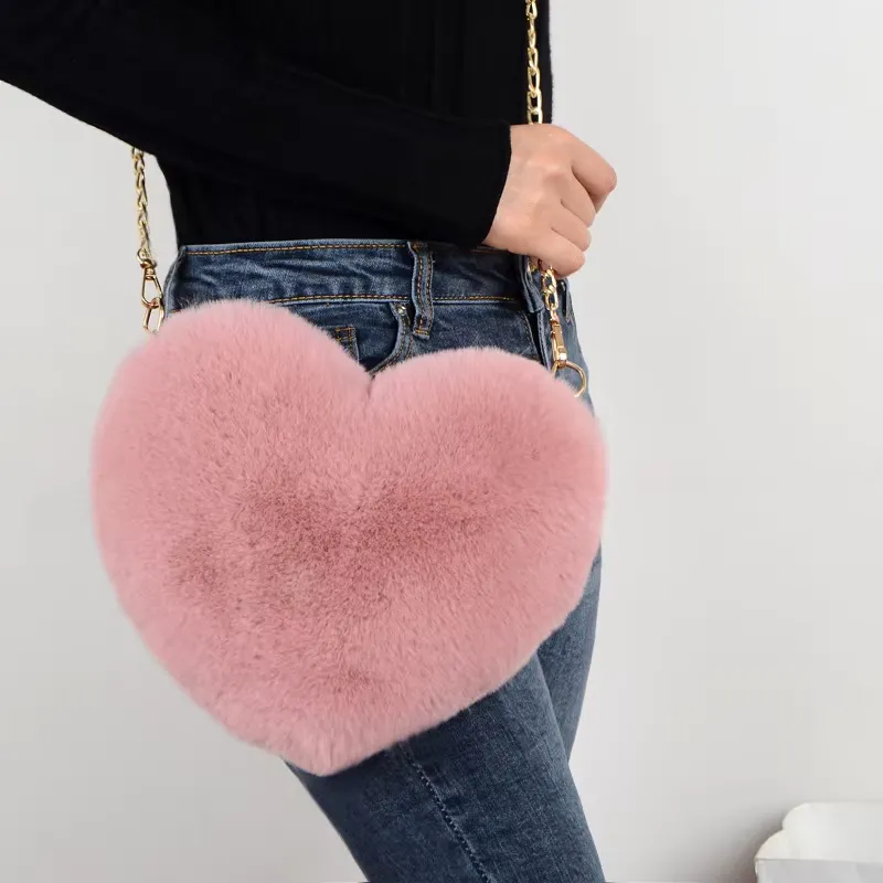Bella – Heart-Shaped Faux Fur Bag