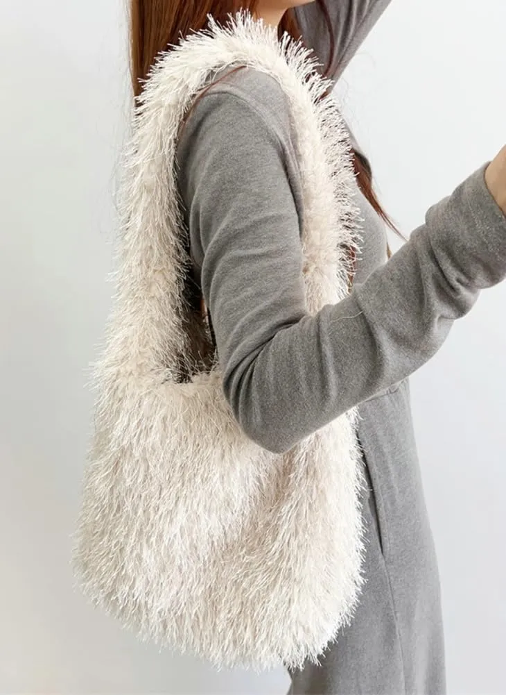Furry Tote Bag for Women Faux Fur Shoulder Bag Y2k Purse Fluffy Large Fuzzy Handbags Cute Solid Top Handle Satchels