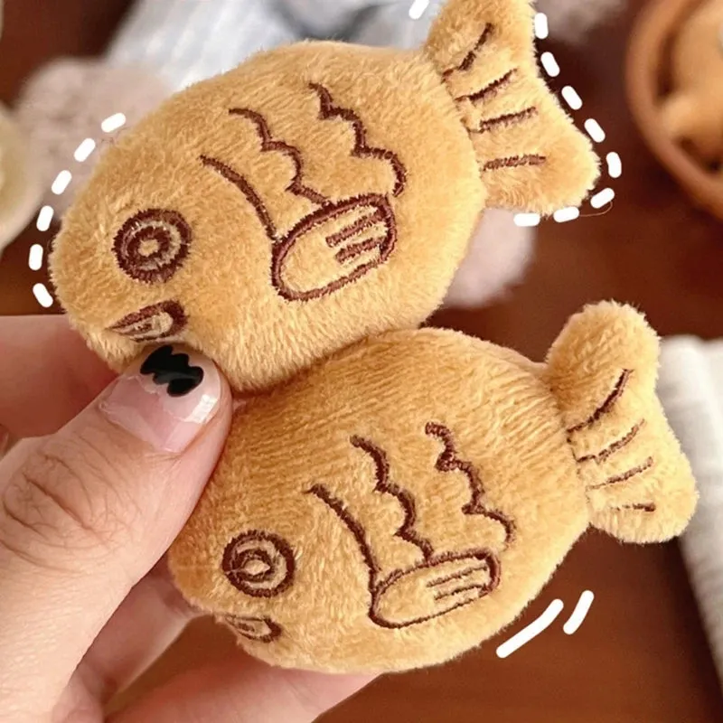 Kawaii Taiyaki Fish Brooch 🐟✨ Cute Plush Lapel Pin Set - Adorable Jewelry for All Ages! 🎀