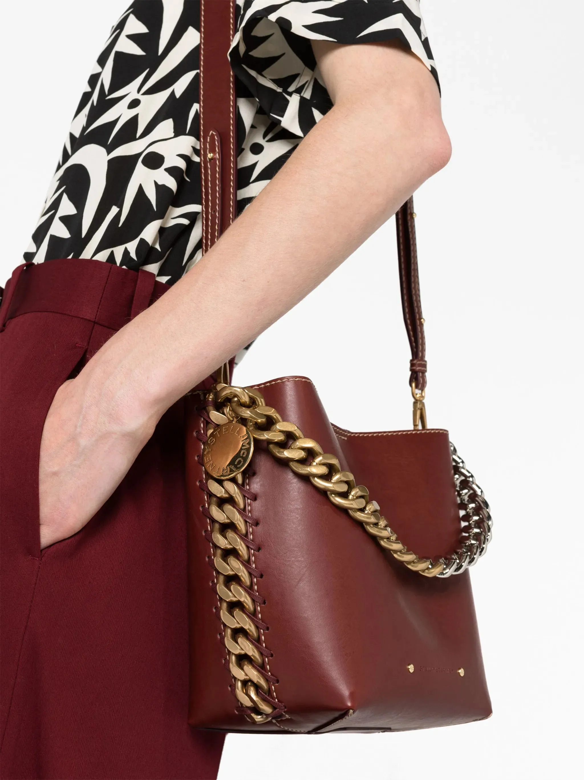 Member-exclusive Voice-activated tote Frayme bag