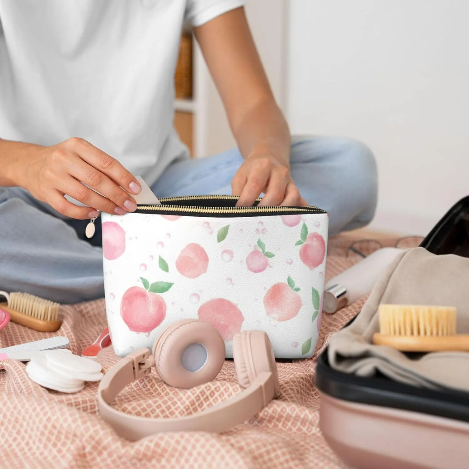 Portable Makeup Bag Zipper Pouch Travel Make up Organizer Bag Toiletry bag Water-resistant Aesthetic PVC Leather Cosmetic Bags for Women and Girls with Juicy Peach