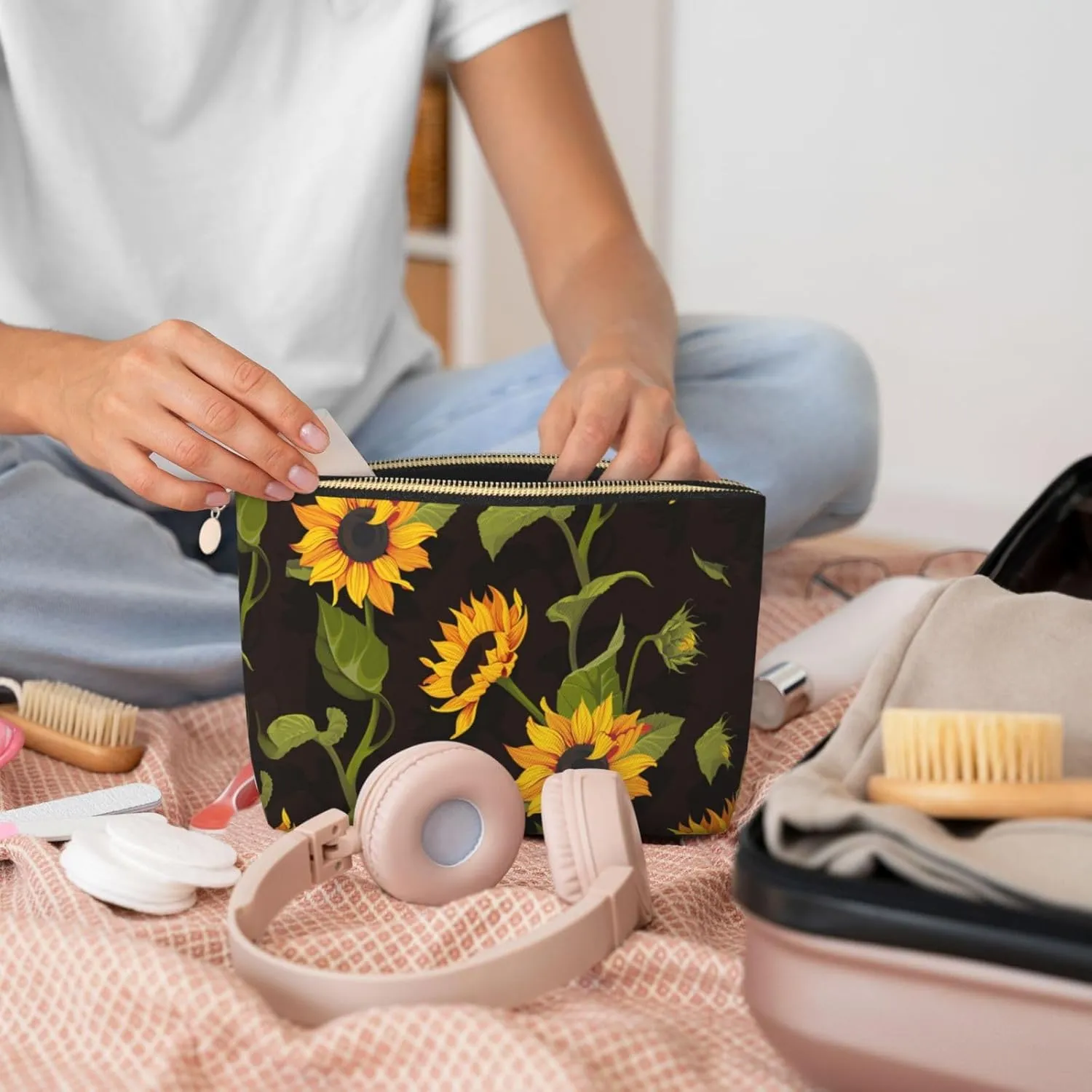 Portable Makeup Bag Zipper Pouch Travel Make up Organizer Bag Toiletry bag Water-resistant Aesthetic PVC Leather Cosmetic Bags for Women and Girls with Sunflower