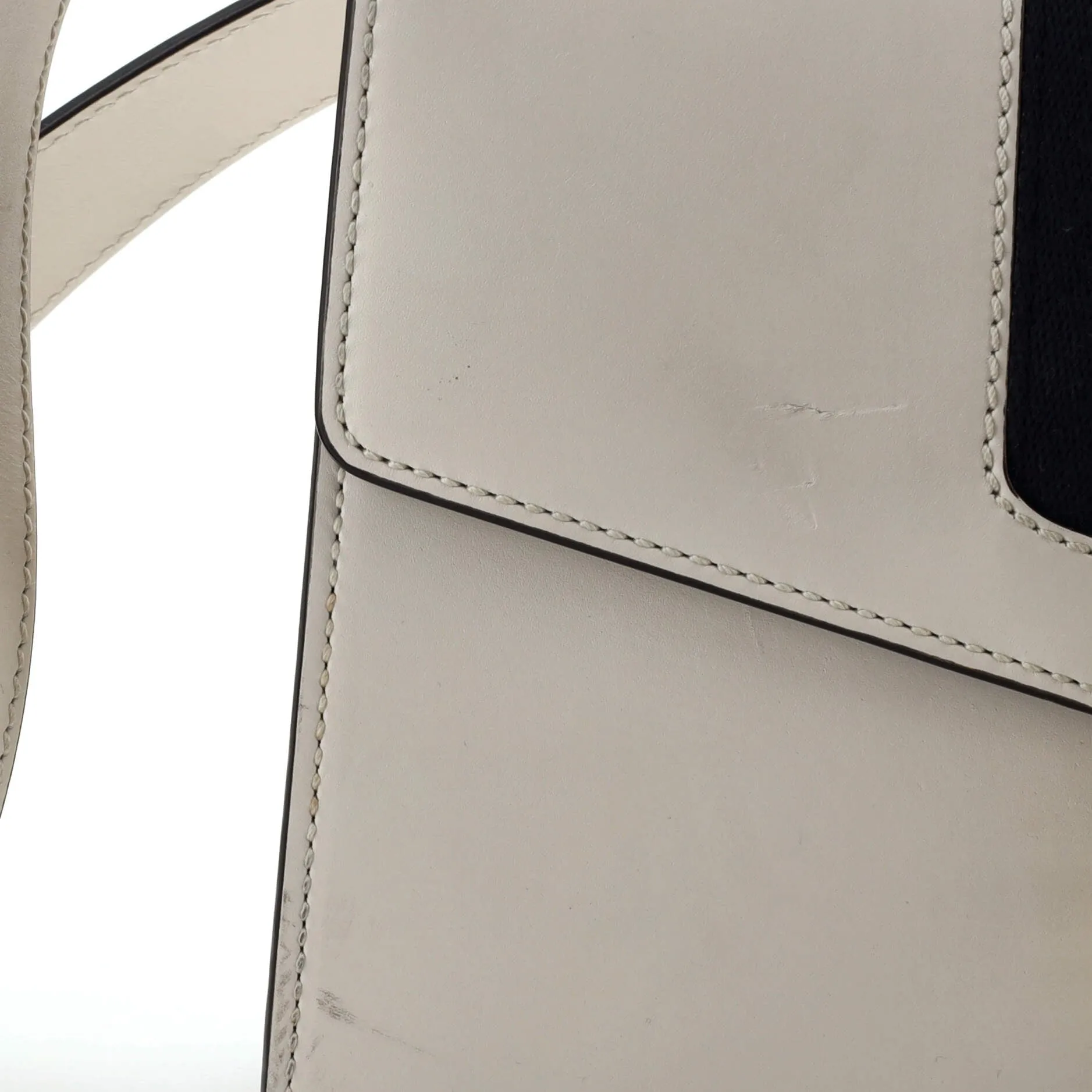 Small Bag Gucci Leather Sylvie Shoulder Optimized Streamlined