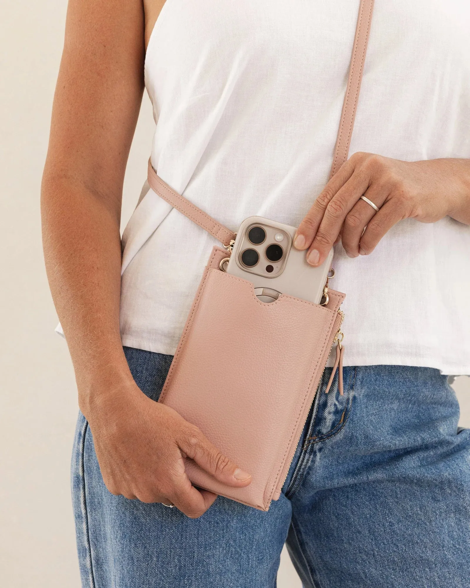 Suki Phone Bag in Dusty Pink