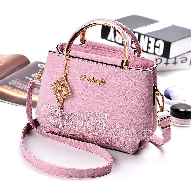 The new spring and summer 2021 bags fashionable simple small bag tide Shoulder Satchel one generation
