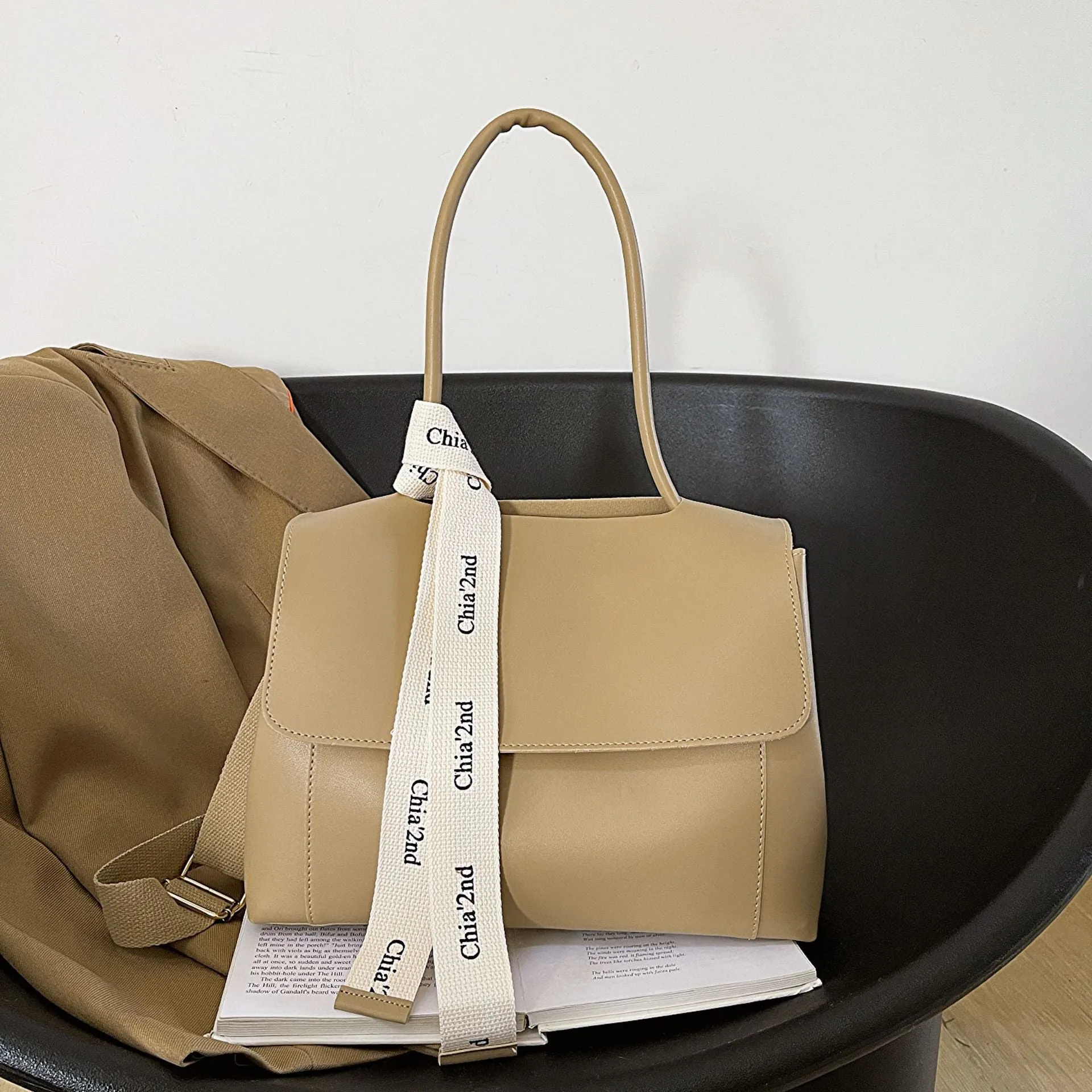 Women's Fashionable Korean Style Simple Underarm Niche Shoulder Bags
