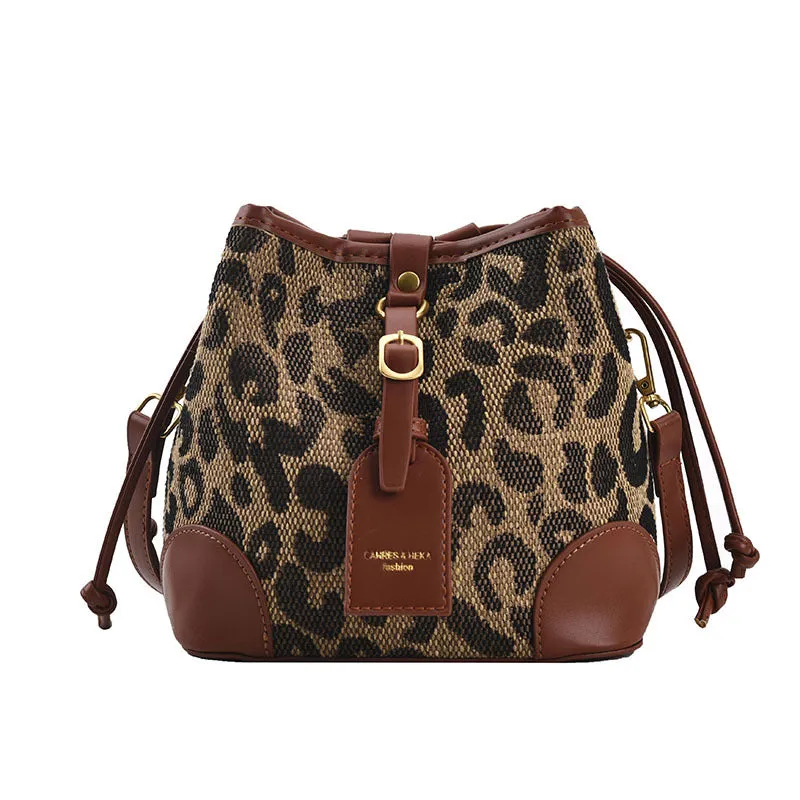 Women's Retro Fashion Simple Western Style Crossbody Bags