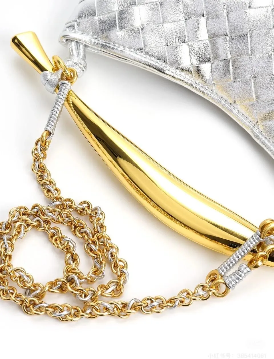 Woven leather chains, dumpling buns, metal handles, handbags, women's wallets, homeless people's bags, and knotted